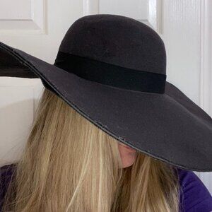 Wide-brim Black Felt Hat